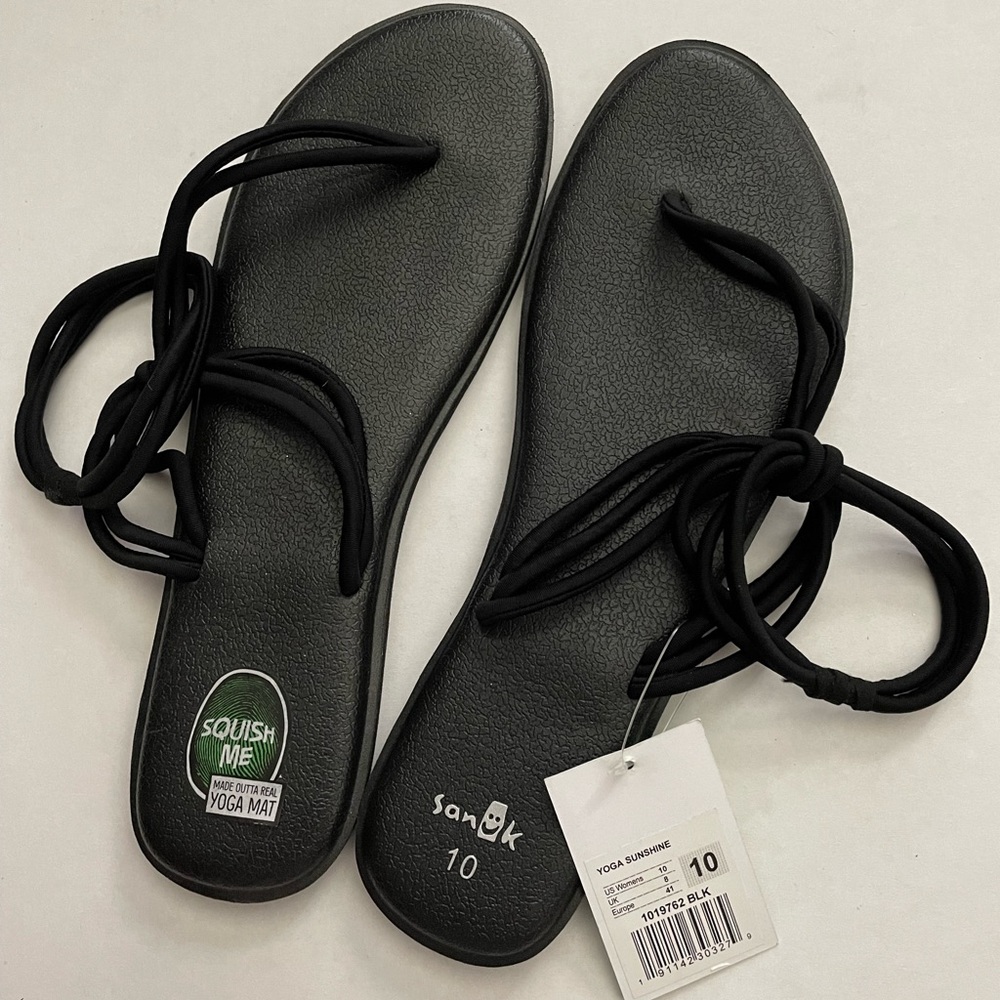 BNWT Sanuk sandals